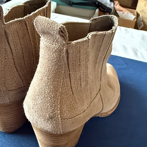 Dolce Vita Tan Suede,  Pull-on Bootie 8 1/2 - Picture 13 of 15